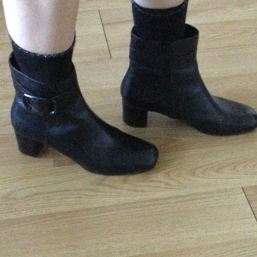 NINE WEST Black GENUINE LEATHER Booties Worn 2x PRICE REDUCED - Picture 5 of 10